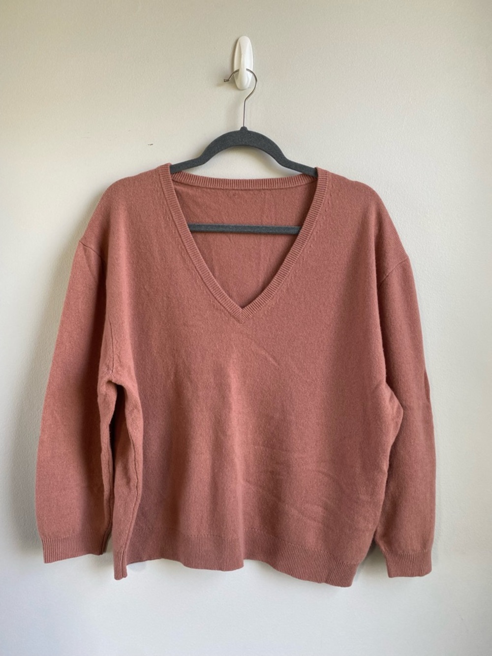 Cashmere relaxed V-neck sweater Rose Taupe